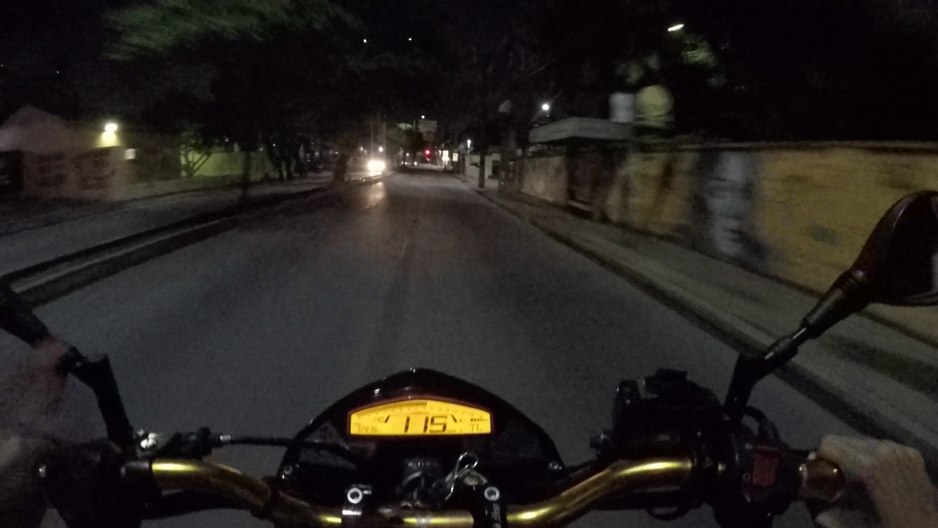 http://videos.introcdc.com/Canal/MotoVlog/Serjona/Hornet Madrugada/GOPR3804,1.00_03_26_28.Quadro002.png